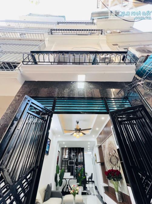 Nhà phố Minh Khai, 5 tầng thang máy, full nội thất xịn đẹp, gần phố, ngõ thông thoáng sáng