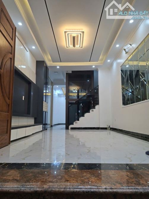 Nhà Cầu Diễn – 35m² x 6 tầng thang máy koong, ô tô sát cửa – Chỉ 7 tỷ