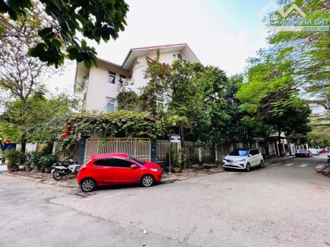 CB BT Làng Việt Kiều Châu Âu - Nguyễn Văn Lộc Hà Đông - 180m2, MT 26m Giá 48 tỷ