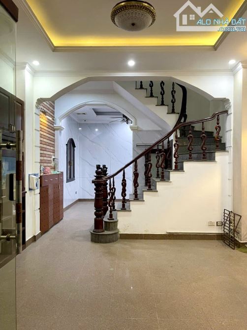 Bán Nhà Hồ Tùng Mậu - Ô Tô - 50m Mặt Phố - 5 Tầng 4 Ngủ - Tiện Ích Ngập Tràn - 9Tỷ2