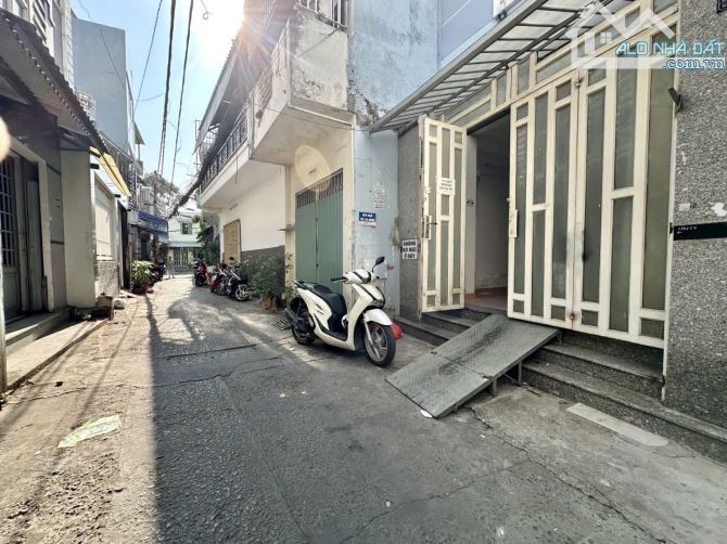 Chủ gấp bán gả ngay CHDV 6 đường Đinh Tiên Hoàng   3,9x11,5m 1 trệt 3 lầu sân thượng.