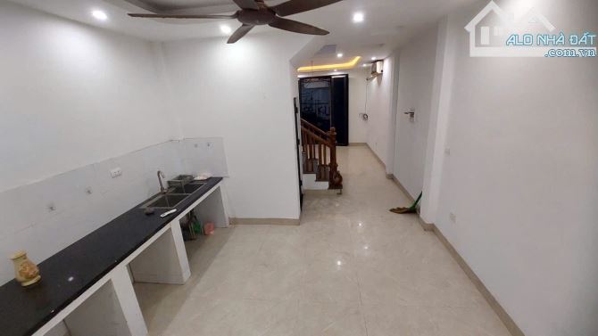 Cho thuê nhà ngõ 193 Định Công Hạ 2 tầng, 40m2, 2 ngủ, 8 triệu ctl