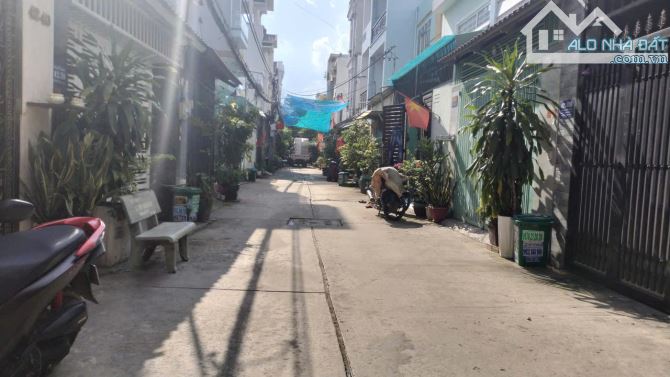 Gấp Bán nhà ngay chợ Bình Thành hẻm 6m xe hơi ngủ nhà 64m2-4 Tầng 5 tỷ 250