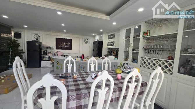 BIỆT THỰ ĐẲNG CẤP PHỐ VIP, PHÂN LÔ HOÀNG NHƯ TIẾP 105M, 5T, MT8M, THANG MÁY, Ô TÔ TRÁNH.