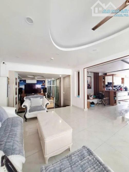 BAN NHÀ 2 MẶT TIỀN ĐƯỜNG HOA SỮA – P.7 – PHÚ NHUẬN-: 134m² (4 × 22m), nở hậu 7.8m - 42 TỶ
