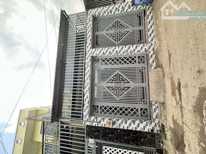 NHÀ HXH NGAY CHỢ GẤU - ĐÔNG THẠNH -HÓC MÔN- 97M2 NGANG 5,7M- 5,2 TY TL