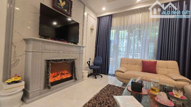 BIỆT THỰ ĐẲNG CẤP PHỐ VIP, PHÂN LÔ HOÀNG NHƯ TIẾP 105M, 5T, MT8M, THANG MÁY, Ô TÔ TRÁNH.