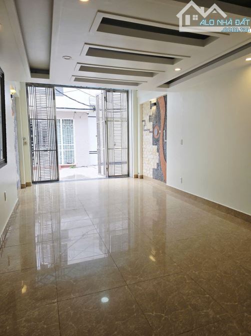 🏡 BÁN NHÀ 5 TẦNG – Ô TÔ ĐỖ CỬA – AN TRỰC, SỞ DẦU, HỒNG BÀNG- HẢI PHÒNG.