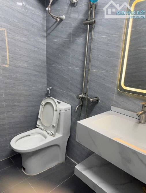 BÁN NHÀ GIÁP NHỊ, HOÀNG MAI - DT 38M2 x 4 TẦNG x MT 7M - Ô TÔ ĐỖ CỔNG
