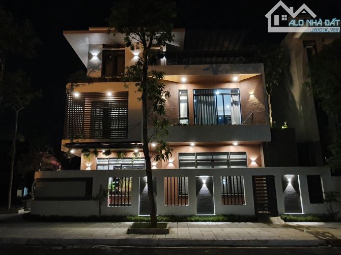 *Bán 4 tầng, đường An Thượng 3 (Khu phố Tây), dt 180m2 (10m x 18m), giá 55 Tỷ