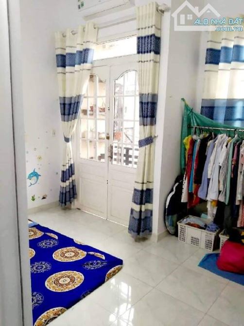 Bán nhà hẻm Nguyễn văn Quỳ P Phú Thuận Quận 7. 18m2