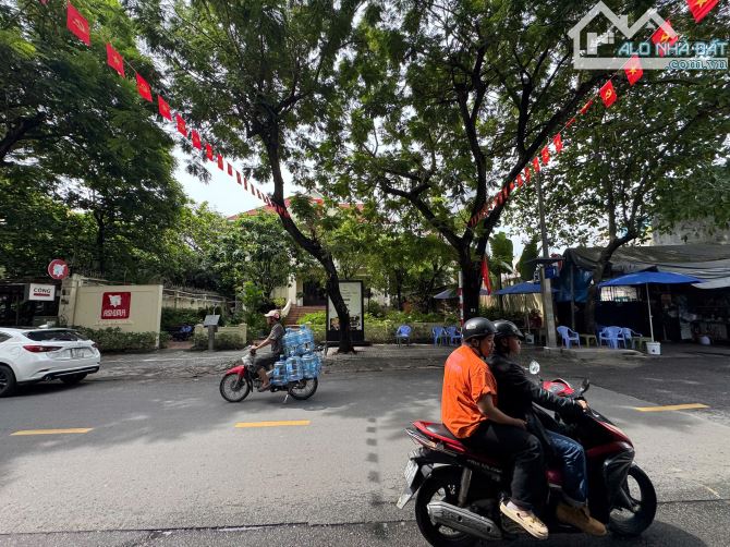 Bán nhà MT Xuân Thuỷ P.Thảo Điền Q.2 DT: 27x56 CN: 1405m2 KC:Trệt HĐT: 470tr/th giá:470TỶ