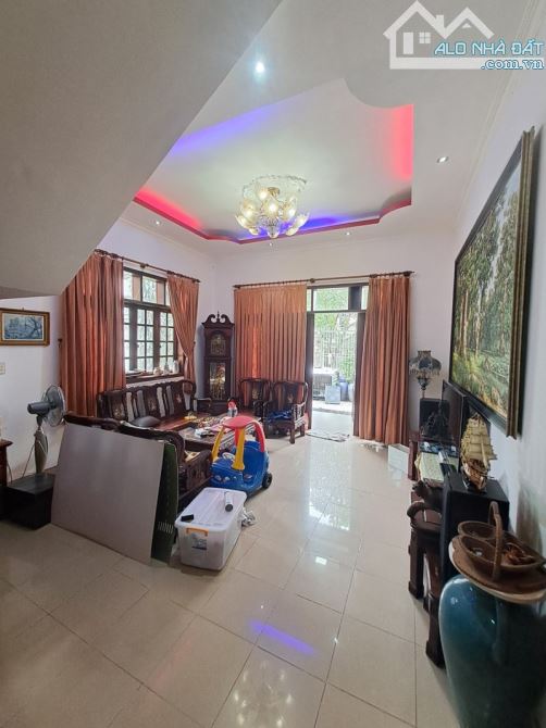 Biệt Thự Ven Sông Quốc Lộ 13 Hiệp Bình Chánh 15x19=300m2 Giá 23.5 TỶ