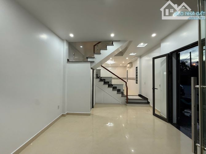 Quá tuyệt vời với căn 4 tầng đẹp lô góc 2 mặt thoáng ô tô đỗ cửa