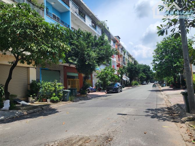BÁN DÃY TRỌ THU NHẬP 150 TRIỆU, 2 KIOT 8 PHÒNG 7,5X20 NHỈNH 4 TỶ TL