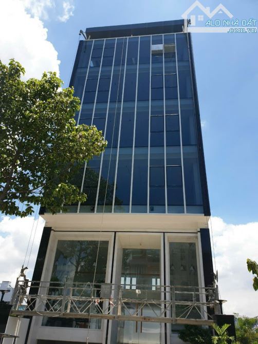 Ngộp lắm! Tòa nhà 10x20m - hầm 7 tầng - ngay Ủy ban Thạnh Mỹ Lợi Quận 2 - siêu vip