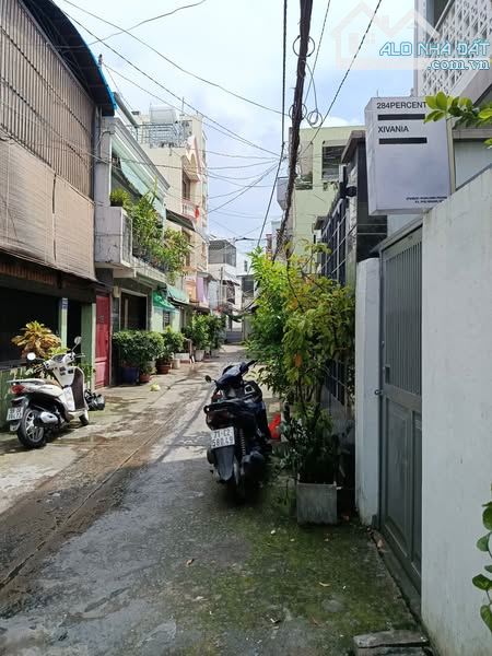 Nhà Nguyên Căn Có Sân Vườn _ Phú Nhuận , 3 Phòng , 2WC Hẻm ôtô đậu cửa