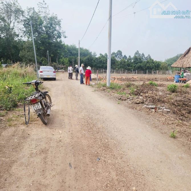 BÁN LÔ ĐẤT PHÚ GIÁO GIÁ RẺ 4XX