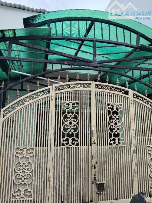 Nhà ngang lớn 5m (61m²),Q12 Huỳnh Thị Hai,hẻm oto thông nhiều hướng, giá 3.95 tỷ.