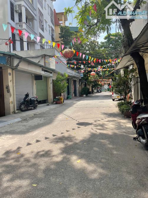 Bán nhà đất Văn Hội – 45m², ô tô 7 chỗ đỗ cửa – Giá chỉ 6,6 tỷ  📍 Vị trí đẹp, gần các trư