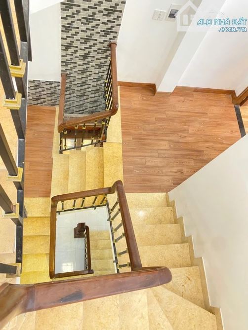 BÁN NHÀ 3 TẦNG – 3 MÊ – Ô TÔ ĐỖ CỬA