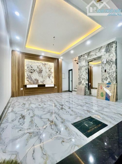 THỊNH LIỆT_HOÀNG MAI : 6 TẦNG THANG MÁY_ 10M Ô TÔ TRÁNH_ FULL NỘI THẤT_MẶT TIỀN 6M_GIÁ 9