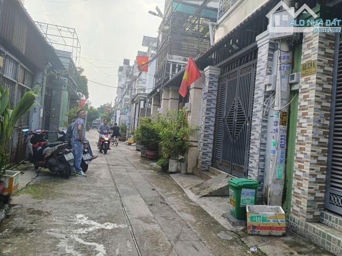 Bán nhà Đ số 10 Bình Tân gần chợ lk 5-6 hẻm 6m thông gần mặt tiền 68m2,4 Tầng 4 tỷ 990