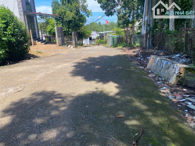 bán 3000m2 đất có sẵn 100m2 thơ cư.có 30m mặt  tiền đường bê tong,dân cư đông đúc giá rẽ