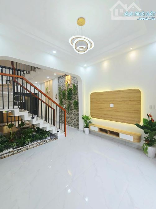 Bán Gấp Nhà 4 Tầng - 52m² - Trường Thạnh Thủ Đức – Đường Xe Hơi – Giá chỉ 4.85 tỷ