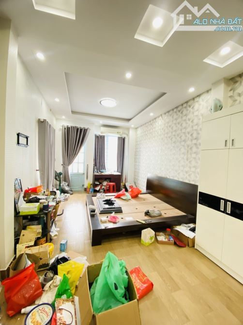Bán nhà Lạc Long Quân Quận 11 50M2 5 Tầng BTCT Sổ vuông A4 chỉ 7.x tỷ TL