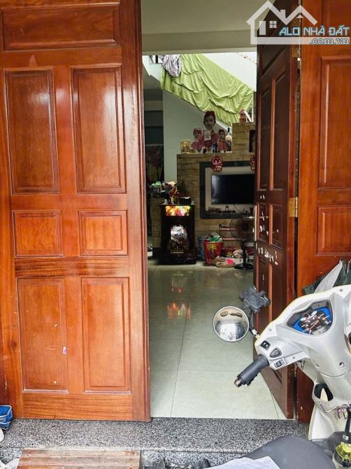 DIỆN TÍCH KHỦNG-MẶT TIỀN ĐƯỜNG GIÁ TỐT-BÁN ĐẤT TẶNG NHÀ TRỌ 6×28--MT TÂN THỚI NHẤT Q.12