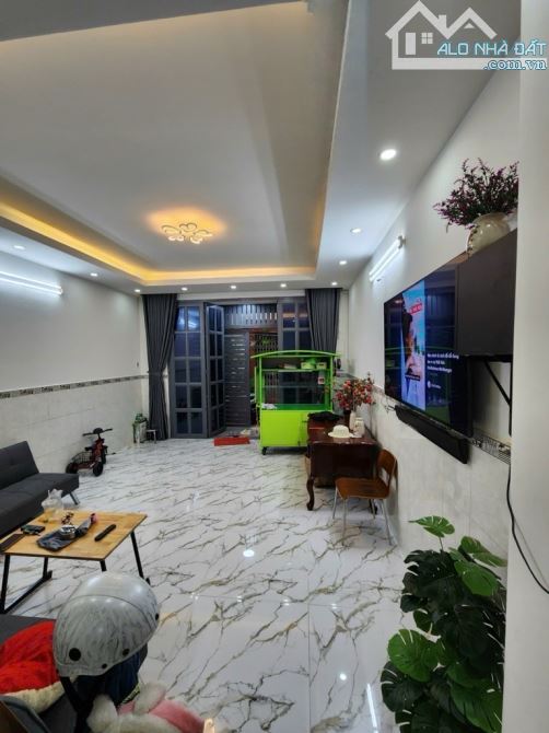 NGUYỄN TRÃI QUẬN 1 - PHƯỜNG NGUYỄN CƯ TRINH - HẺM XE HƠI - 1SẸC CÁCH MẶT TIỀN 20M - 60M2