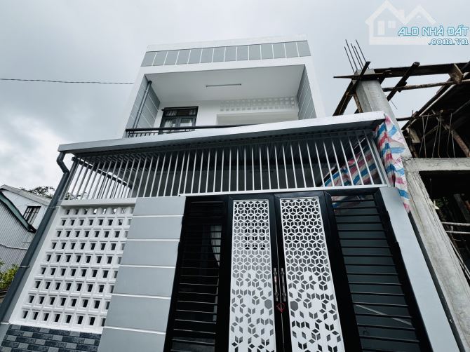 Bán nhà 2 tầng kiệt ô tô nhỏ Nguyễn Khoa Chiêm bên cành Đại Học Ngoại Ngữ giá chỉ 2,4X Tỷ