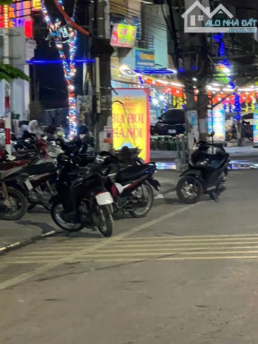 Bán nhà cấp 4 trục chính Lãm Làng dt 72m mt 4.5m giá 6.8 tỷ