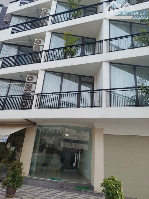 Bán nhà tại đường Tây Hồ 290m2, 9 tầng, giá 92 tỷ. Tây Hồ