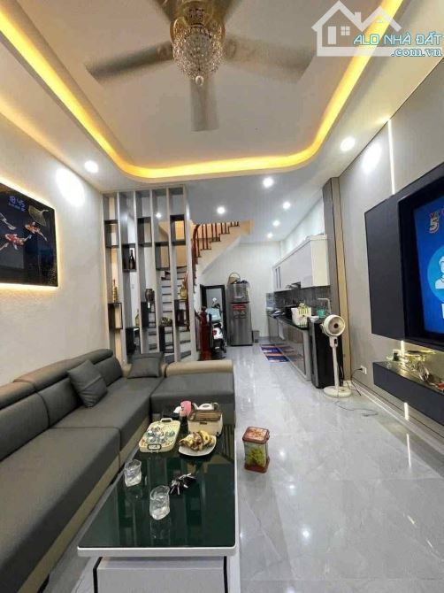VỊ TRÍ CỰC ĐẸP - NGÕ THÔNG OTO ĐỖ CỬA , VÀO NHÀ. DT 40M x 5 TẦNG. MT 4M GIÁ HƠN #7Tỷ.