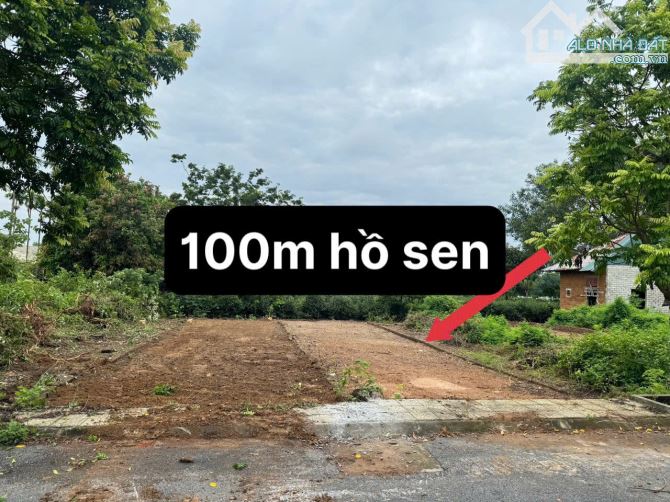 100m hồ sen Linh Sơn , xung quanh đầy đủ tiện ích gần đại học FPT và Đại Học Quốc Gia