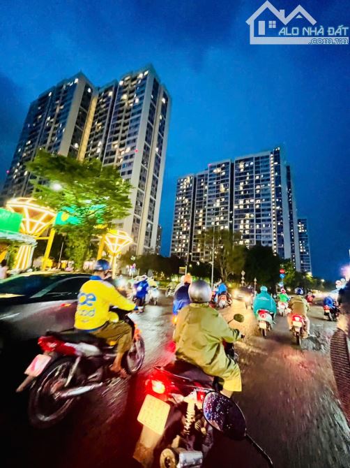 🏡SÁT MẶT TIỀN NGUYỄN XIỂN Q9. 3 TẦNG, 3 PN, HẺM  XE TẢI, 5,2 tỷ (có bớt) DÂN TRÍ CAO.