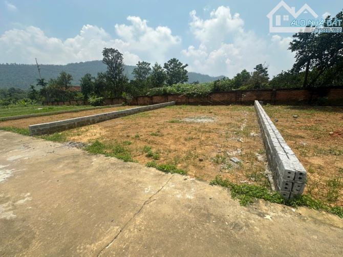 Hoà Thạch - Quốc Oai chủ có 6 lô F0 đã ra sổ, dt hơn 100m full thổ cư giá  23Tr/m2