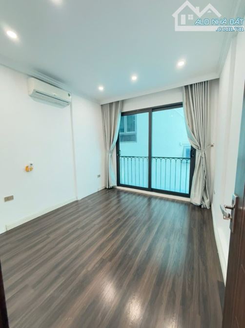 Bán gấp nhà Tứ Hiệp ô tô đỗ cổng ,4 tầng mới koong hiếm giá 6.3 tỷ