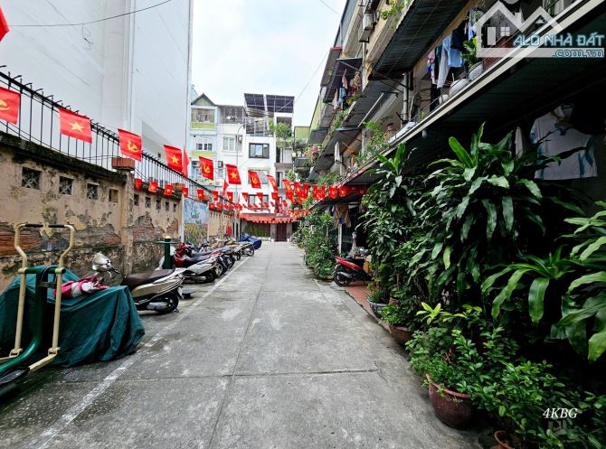 bán căn tập thể tầng 1 ngã tư quan hoa, cầu giấy, kinh doanh, ô tô đỗ cửa
