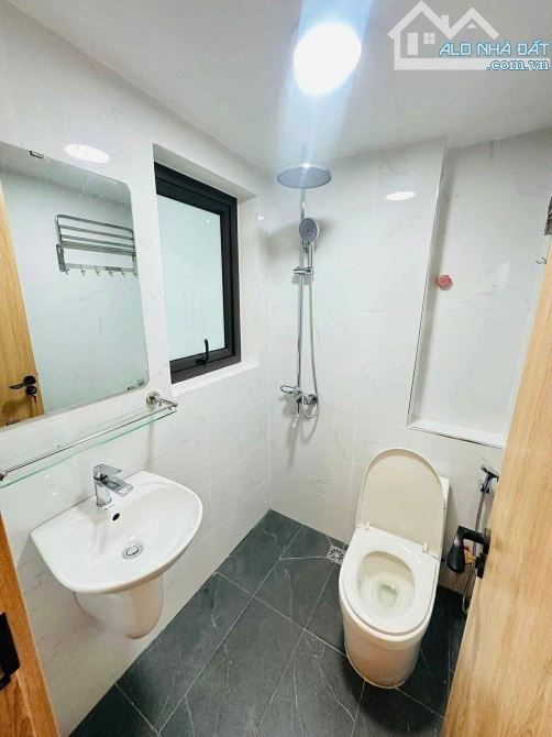 Nhà đẹp dân xây 5 tầng - 4 phòng ngủ - siêu hiếm Lê Thanh Nghị - Hơn 5 Tỷ