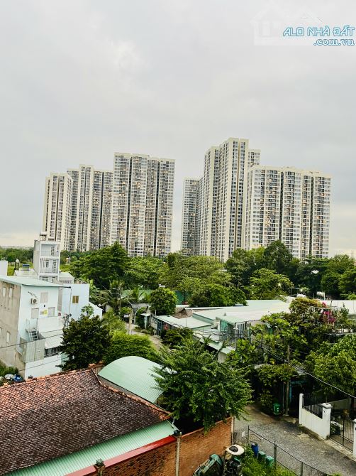SÁT MẶT TIỀN NGUYỄN XIỂN Q9. TẦNG ĐÚC, 4PN, HẺM  XE TẢI, 5,68 tỷ (còn bớt) DÂN TRÍ CAO.