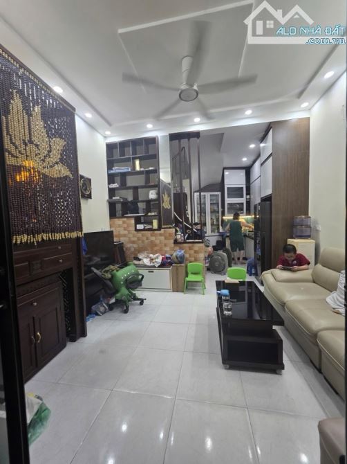 Hiếm! Quan Hoa - 28m2 - 3 tầng - Ngõ thông - Gần phố - Nhà đẹp ở ngay