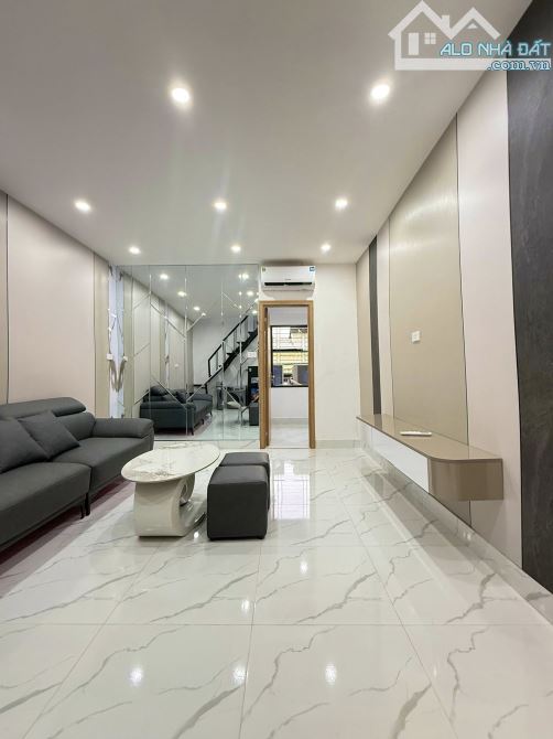 TẬP THỂ NGHĨA TÂN RỘNG, THOÁNG, 2 BAN CÔNG, OTO, SỬ DỤNG 81M2 GIÁ 3,95 TỶ