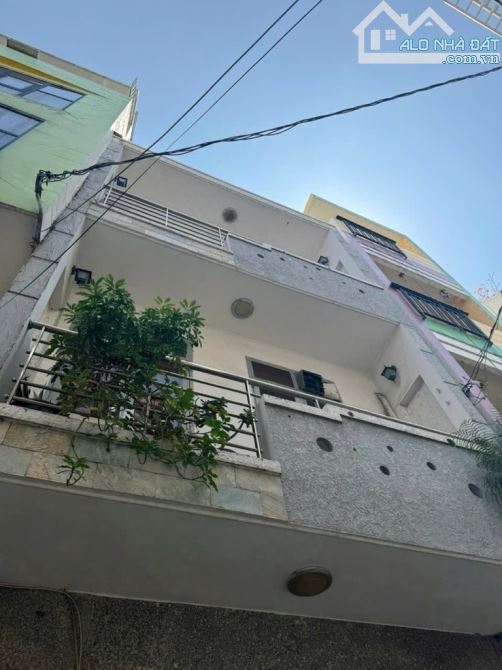 QUẬN 3 - KHUÔN VIÊN ĐẤT RỘNG XÂY CHDV - HXH ĐUA LÊ VĂN SỸ - 3 TẦNG- 110 M2 - NHỈNH 17