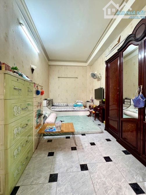 Bán Gấp Nhà Đường Trần Phú Quận 5 - 73m², 3 Tầng - Chỉ: 9,39 tỷ Thương Lượng