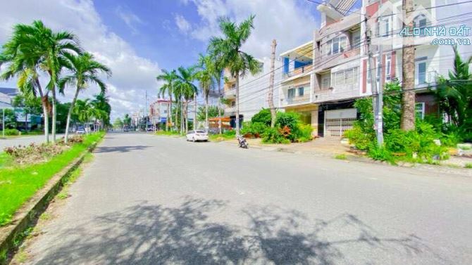 Bán đất 120 m2 trục chính khu Nông Thổ Sản lộ 47 m - 10