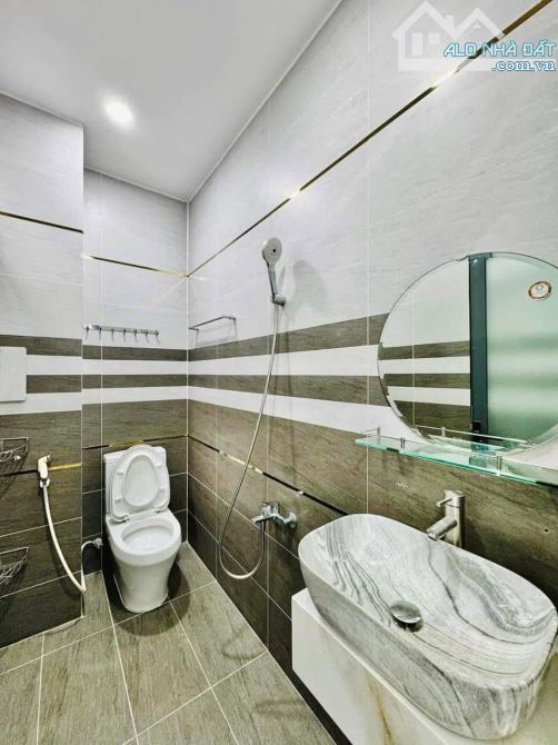Cần tìm chủ cho căn nhà 56.7m2 ngay Hoàng Hoa Thám, Tân Bình. Giá: 3 Tỷ 210. SHR - 10