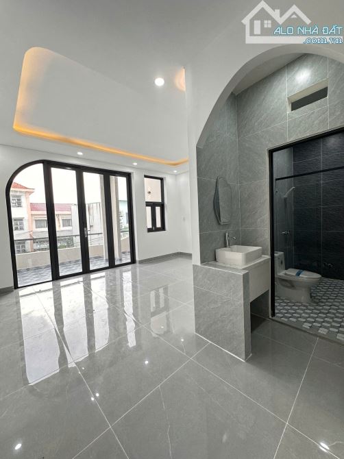 MẪU NHÀ HIỆN ĐẠI CÁCH LỘ 50M - 5.5MX21M SHR - 10